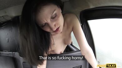 Táto jazda s Evou Johnson bola legendárna – jej tesný zadoček a nekontrolovaný squirt urobili z taxíka bazén