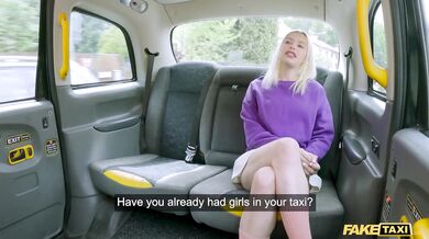 Jej priateľ nemá ani tušenie – sleduj z pohľadu prvej osoby, ako táto blonďavá kráska platí za okuliare svojím telom