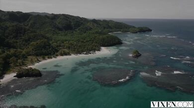 Nicole Ari a Margo Von Teese sa postarali o to, aby tento večierok skončil hromadným mrdaním a totálnym chaosom