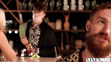 Nicole Ari a Margo Von Teese sa postarali o to, aby tento večierok skončil hromadným mrdaním a totálnym chaosom