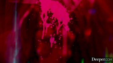 Maitland a Adriana spojili svoje sily aby uspokojili dvoch nadržaných žrebcov naraz