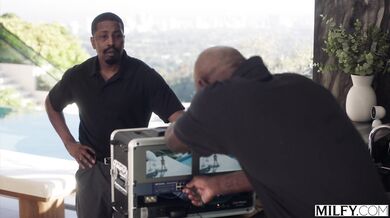 Melissa Stratton a jej neuveriteľná double team jazda kde si užíva hlboké prirazy od dvoch čiernych žrebcov