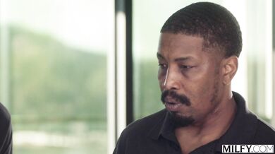 Melissa Stratton a jej neuveriteľná double team jazda kde si užíva hlboké prirazy od dvoch čiernych žrebcov