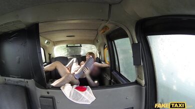 Táto ryšavka vo Fake Taxi presne vedela ako si vyprosiť hlboké mrdanie do svojej tesnej riti