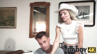 Fibi Euro berie otcovo péro do huby aj do kundy priamo na smrteľnej posteli