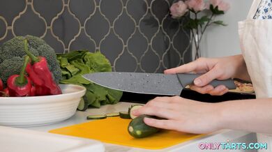 Totálna výplň kundy Ellie Shou spermiou jej šéfa