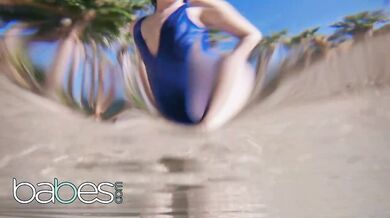 Danni Rivers si nechá vydrancovať dierku tlstým pérom
