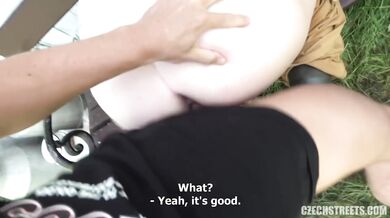 Aleya Sun rozťahuje polky a nechá si vydrancovať dierku