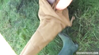 Aleya Sun rozťahuje polky a nechá si vydrancovať dierku