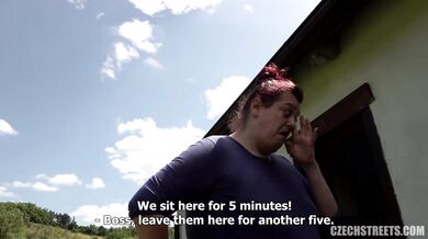 Aleya Sun rozťahuje polky a nechá si vydrancovať dierku