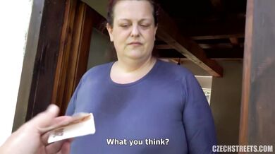 Aleya Sun rozťahuje polky a nechá si vydrancovať dierku