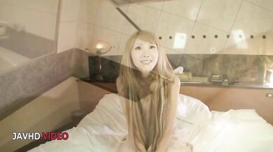 Saki Oshiro si nechá rozšukať svoju chlpatú kundičku