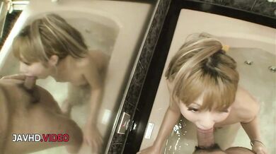 Saki Oshiro si nechá rozšukať svoju chlpatú kundičku