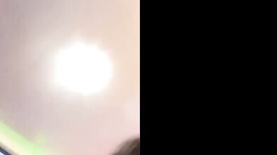 Brutálne vypichanie brunetky tlstým čiernym pérom a masívny creampie