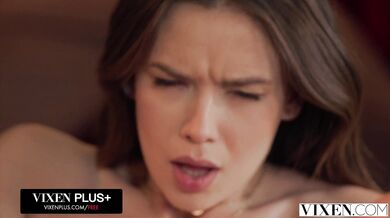 Hope Heaven si nechala pretiahnuť kundu aj prdel v divokej trojke s kamoškou