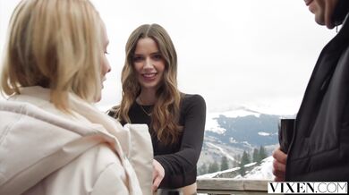 Hope Heaven si nechala pretiahnuť kundu aj prdel v divokej trojke s kamoškou