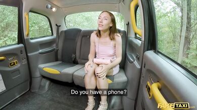 Nadržaný taxikár nenechal túto osamelú babu len tak odísť bez šukačky