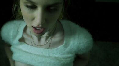 Blonďavá Bunny a jej mokrá piča v drsnom náreze od poriadneho černocha