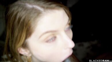 Blonďavá Bunny a jej mokrá piča v drsnom náreze od poriadneho černocha