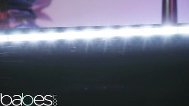 Kiki Klout rozbehla drsnú šukačku po sexy striptíze pre svojho zákazníka