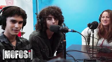 Bree Brooks vytiahla kozy počas rozhovoru a Johnny Love jej nadoraz pretiahol kundu