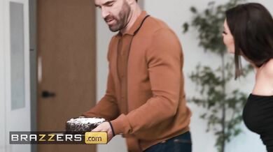 Aspen Reign dostáva poctivý nárez do piče, zatiaľ čo jej Savanah Storm dráždi klitoris a saje kozy
