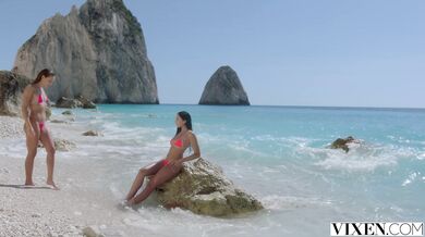 Brutálne skupinové mrdanie na pláži zakončené hromadou mrdky na ich ksichty