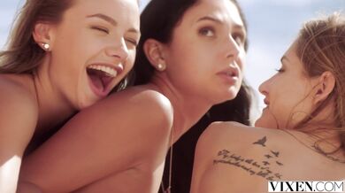 Brutálne skupinové mrdanie na pláži zakončené hromadou mrdky na ich ksichty