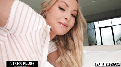 Katalina Kyle berie kár hlboko do zadku v nenasýtnej análnej jazde