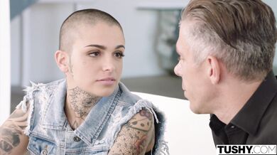 Leigh Raven a hĺbkové prejdenie análu masívnym klátom