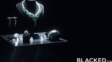 Táto nadržaná kráska sa nechala totálne rozmrdať od obrieho černocha