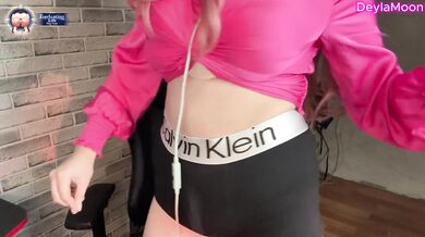 Táto streamerka si nechala hlboko prejsť hrdlo masívnym károm