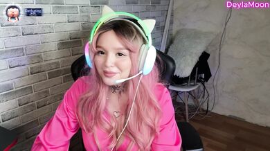 Táto streamerka si nechala hlboko prejsť hrdlo masívnym károm