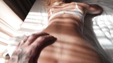 Hansel Grettel nenasýtne oprcá túto fitkárku v bielom prádle