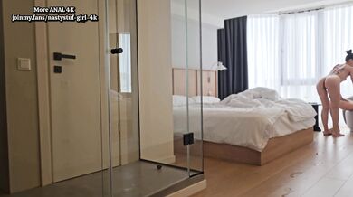 Ranné hĺbkové vymrdanie potetovaného zadočku tejto japonskej mrdny