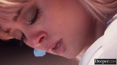 Sex plný vášne so žhavou mačičkou Amber Moore