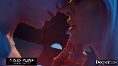 Sex plný vášne so žhavou mačičkou Amber Moore