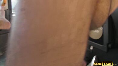 Táto britská kráska si nechala poriadne rozmrdať dierku