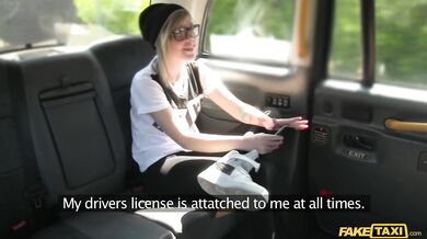 Táto britská kráska si nechala poriadne rozmrdať dierku