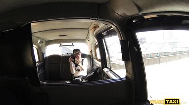 Táto britská kráska si nechala poriadne rozmrdať dierku