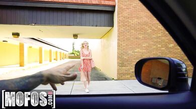 Charles Dera túto krásku na výlete totálne vytrestal a naložil jej mrdku do krku