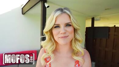 Charles Dera túto krásku na výlete totálne vytrestal a naložil jej mrdku do krku