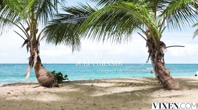 Bella Spark uteká z domu aby si v klube užila drsný nárez