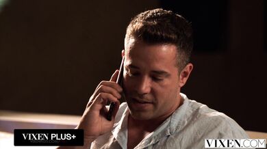 Bella Spark uteká z domu aby si v klube užila drsný nárez