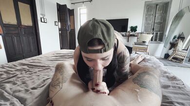 Nenasýtená priateľka predvádza perfektné hĺbkové fajčenie zakončené náložou do úst