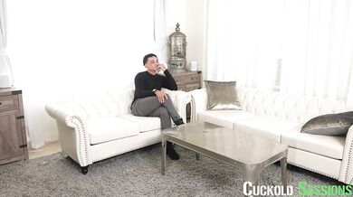 Nadržaná mačička sa nenechala prosiť a vyfajčila dve kára naraz