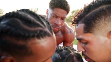 Túto mrdnu naraz vymrdalo 9 chlapov nadoraz