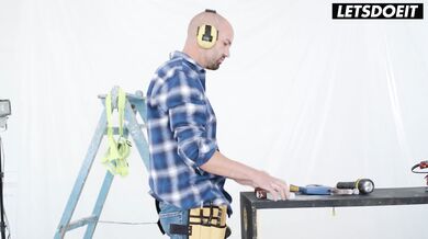 Táto macocha si nechala od opravára nadoraz rozmrdať riť