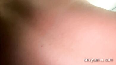 Táto mrdna si nechala v aute poriadne rozmrdať kundu