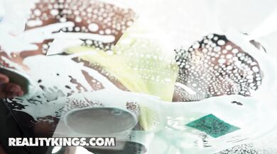 Xander túto mladú mrdnu poriadne vymrdal hneď po tom čo sa pred ním vyzliekla